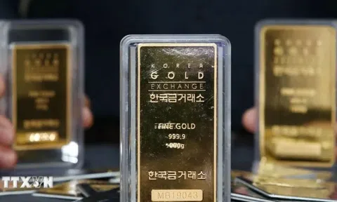 Giá vàng thế giới chạm đáy một tuần