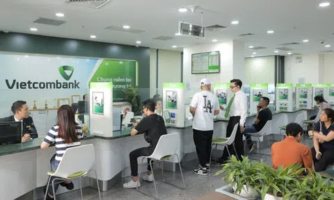 Lãnh đạo Vietcombank gom thêm cổ phiếu VCB