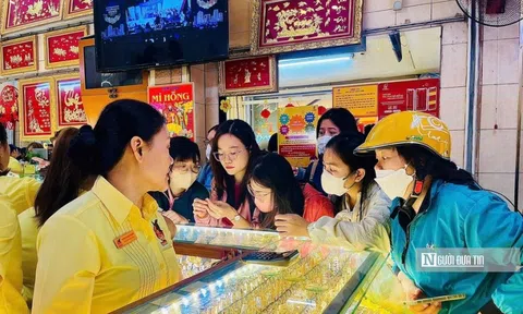 Thủ tướng chỉ đạo theo dõi sát thị trường vàng, khẩn trương thành lập sàn giao dịch