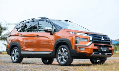 Ôtô gầm cao gia đình chạy đua khuyến mại