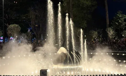 Mãn nhãn với màn trình diễn nhạc nước tại công viên số 1 Lý Thái Tổ