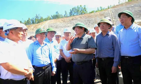 Thủ tướng yêu cầu bảo đảm tiến độ, chất lượng đường cao tốc và đường băng sân bay Phù Cát