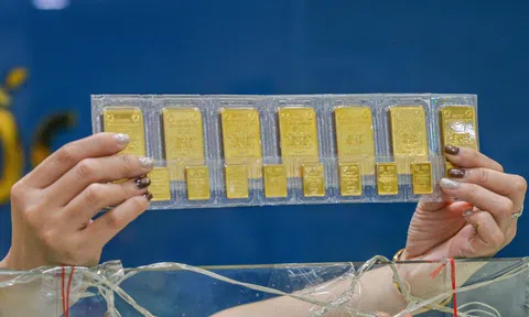 Một ngân hàng dự báo giá vàng có thể lên 6.000 USD/ounce, dầu khó vượt 100 USD/thùng