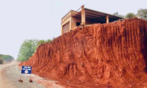 Chạy đua tiến độ, nhà dân chênh vênh mép vực