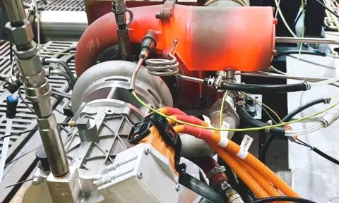 Thiết bị nhỏ gọn của Trung Quốc giúp ôtô thuần điện chạy xa hơn