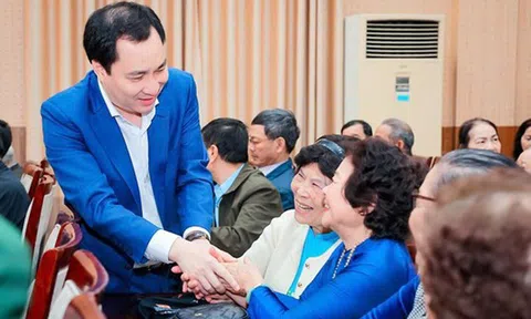 Người dân thấy ấm lòng tại buổi tiếp xúc cử tri của ứng cử viên Vũ Văn Tiến