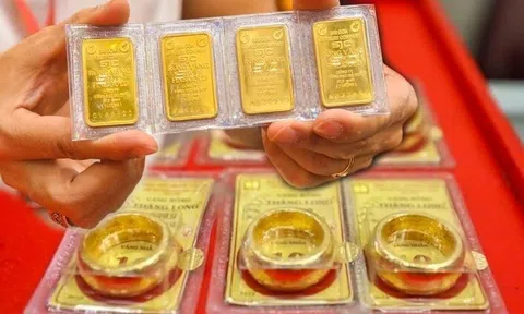 Giá vàng chiều nay 3/3: Tiếp tục giảm, người dân xếp hàng tranh thủ mua vào chờ tăng giá