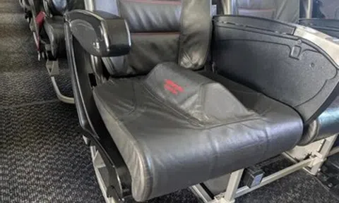 Vì sao chiếc ghế hàng 15 trên máy bay Boeing không có ai ngồi?