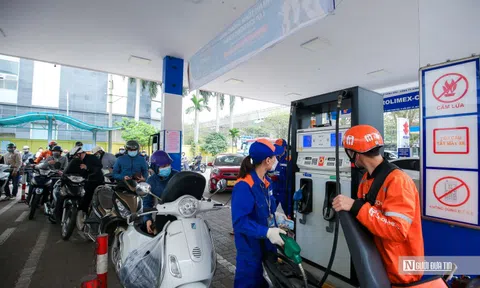 Phó Thủ tướng chỉ đạo theo sát giá xăng dầu, bảo đảm nguồn cung