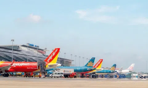 Giá xăng máy bay tăng gấp 3 lần, giá vé máy bay sẽ tăng bao nhiêu?