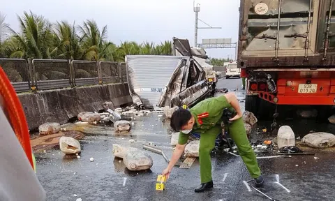 Tai nạn trên tuyến cao tốc Trung Lương - Mỹ Thuận, phụ xế tử vong trong cabin