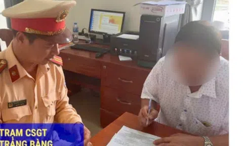 Tây Ninh xử phạt tài xế xe đưa rước công nhân không đóng cửa