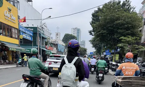 Thêm hãng gọi xe công nghệ hỗ trợ tiền xăng cho tài xế, khuyến khích chuyển đổi xe điện