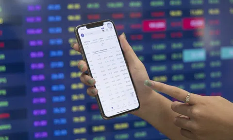 Cổ phiếu dầu khí lao dốc hàng loạt