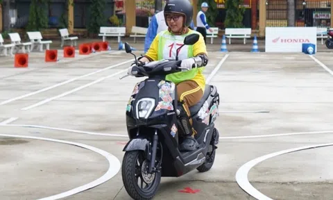 Học sinh chưa có bằng lái, chọn xe điện nào vừa rẻ và tiện lợi?