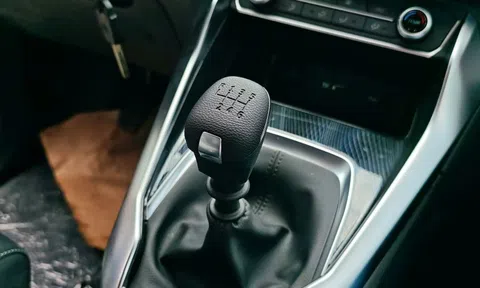 Tài xế taxi, xe công nghệ lại tìm đến ôtô số sàn?