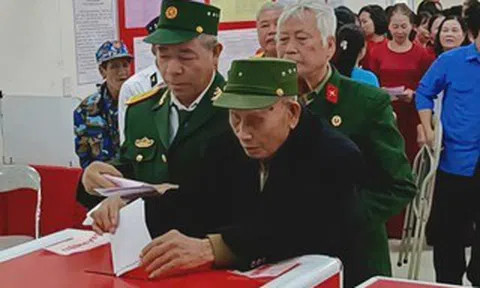 Cử tri 103 tuổi đi bỏ phiếu từ cuộc bầu cử đầu tiên năm 1946 tới nay