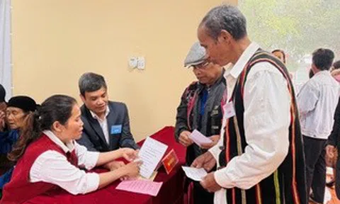 Quảng Trị: Nhiều nơi tỉ lệ cử tri đi bầu đã đạt 100% trong sáng 15-3