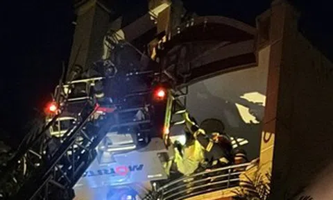 Cháy nhà 6 tầng ở trung tâm TPHCM, cứu được 5 người