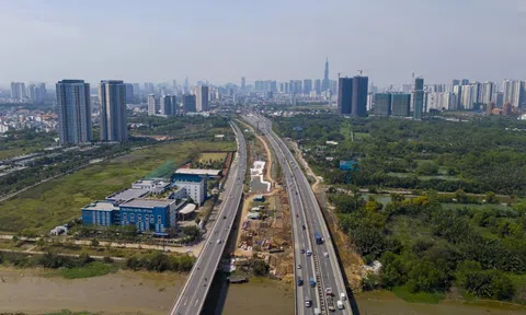 Nhà thầu lo chậm tiến độ dự án trọng điểm trước áp lực nhiên liệu