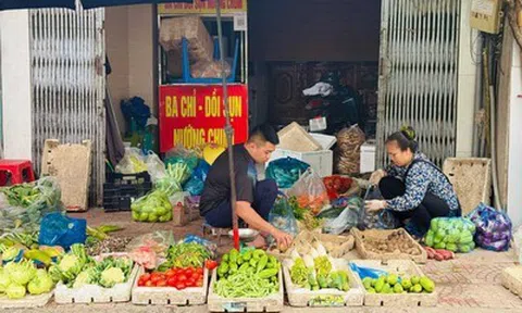 Giá các mặt hàng "té nước theo mưa", chuyên gia cảnh báo