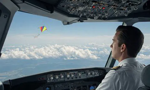 Bất ngờ vật thể tại sân bay Cát Bi khiến nhiều chuyến bay phải chuyển hướng