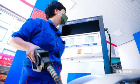 Thủ tướng chỉ đạo nghiên cứu điều chỉnh thuế bảo vệ môi trường xăng dầu về 0 đồng