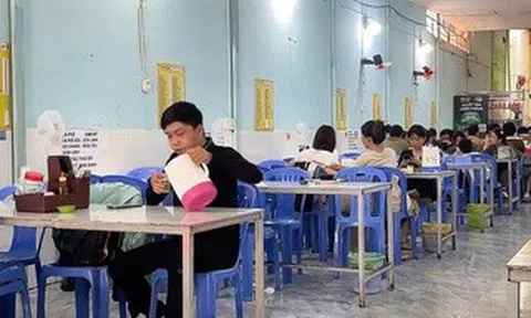 Trà đá miễn phí và cái tình của người dân TPHCM