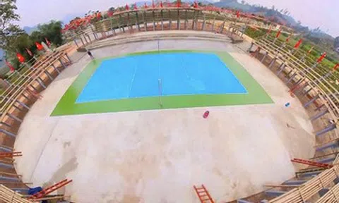 Khán đài sân bóng chuyền bằng tre, mét ở Nghệ An gây ‘bão mạng’