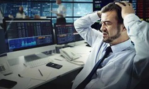 Khối ngoại bán ròng mạnh trong ngày VN-Index giảm 51 điểm, hai cổ phiếu bị "xả" gần 1.300 tỷ đồng