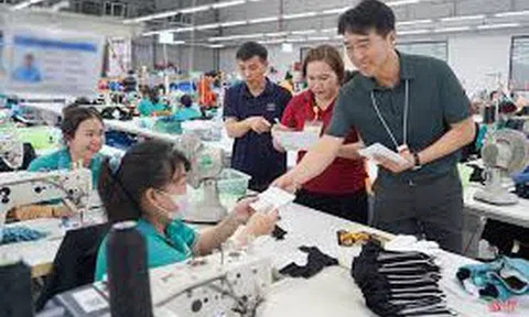 Một doanh nghiệp hỗ trợ đặc biệt cho công nhân khi giá xăng tăng