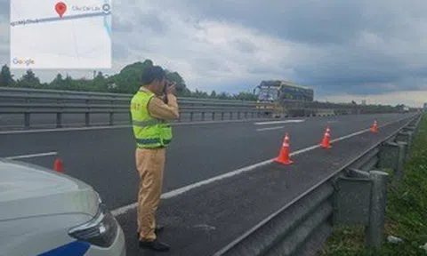 CSGT sử dụng ô tô hóa trang ghi hình xe vi phạm trên cao tốc