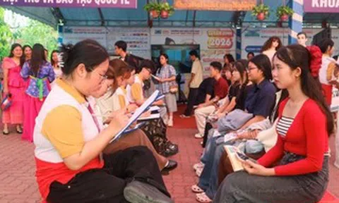 Hơn 7.000 học sinh trải nghiệm tại Trường Đại học Cửu Long trong ngày 22-3