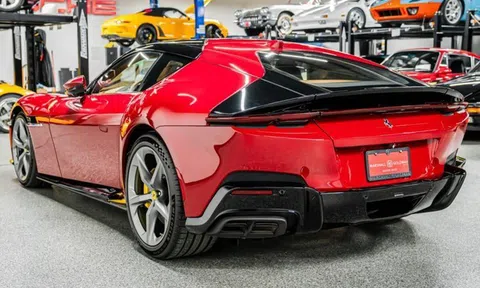 Ferrari triệu hồi mẫu V12 mới vì kính không đủ an toàn về tầm nhìn