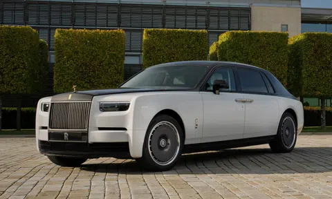 Rolls-Royce lùi bước khỏi lộ trình thuần điện