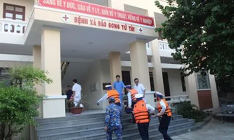 Cấp cứu kịp thời 1 thợ lặn gặp nạn ở Trường Sa