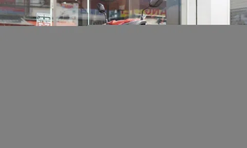 Chọn xe máy điện Honda ICON e: hay VinFast Evo Grand với 30 triệu?