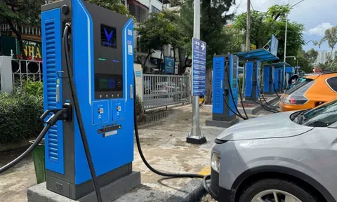 Mô hình trạm sạc tích hợp tại bến xe tạo thuận lợi cho tài xế dịch vụ