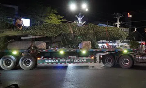 Di dời chiếc máy bay MiG-21 bị "bỏ quên" hơn 40 năm ở Cà Mau