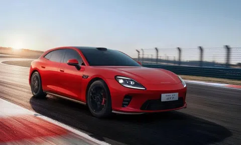 Xe điện Huawei 'nhái' Porsche Panamera chốt lịch ra mắt