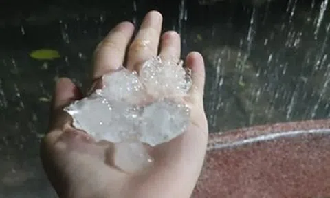 Dự báo mới nhất về dông lốc kèm mưa đá ở miền Bắc trong những ngày tới