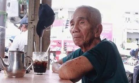 Phin chậm rãi hay máy hối hả: Hai nhịp cà phê giữa lòng phố thị