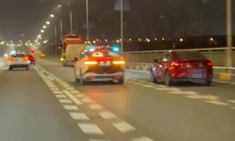 Taxi không người lái bị lỗi, hành khách mắc kẹt suốt 2 giờ ở cao tốc