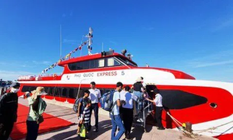 Giá vé tàu cao tốc Phú Quốc giảm "sốc" khi tuyến Sa Kỳ - Lý Sơn hoạt động lại