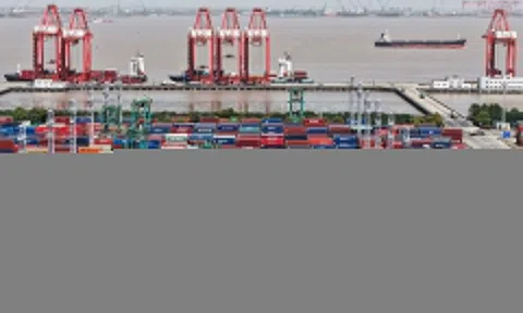 Xuất khẩu Trung Quốc hưởng lợi từ chiến sự Iran