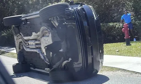 Tay golf Tiger Woods đi xe gì khi gặp tai nạn?