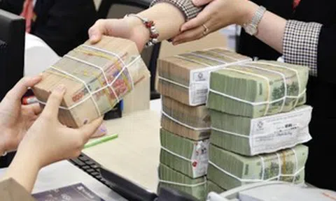 Có ngân hàng huy động tiền gửi với lãi suất "ưu đãi" tới 10%/năm