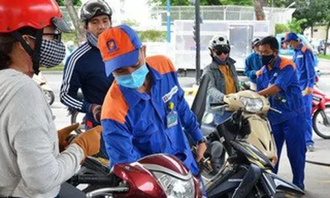 Miễn thuế bảo vệ môi trường, tiêu thụ đặc biệt, VAT với xăng dầu đến ngày 15-4