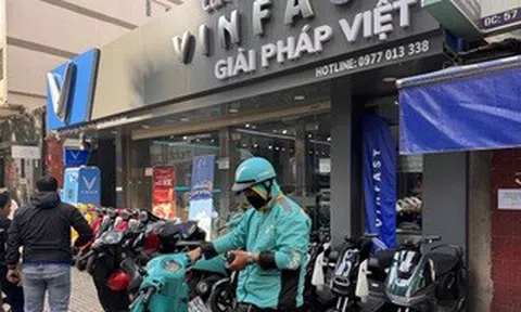 Đua nhau đổi xe máy điện, tài xế công nghệ phải chờ vài tuần mới được nhận xe