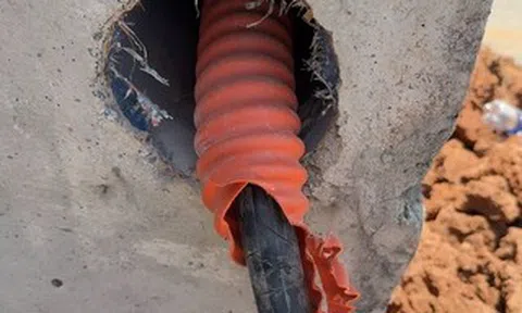 Khó ngờ trước hình ảnh cáp điện, vật tư chiếu sáng trên tuyến cao tốc Biên Hòa - Vũng Tàu bị lấy cắp